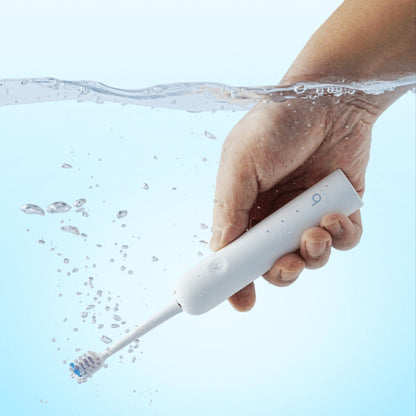 Bianca Bright oscillating toothbrush showing round brush head for plaque removal