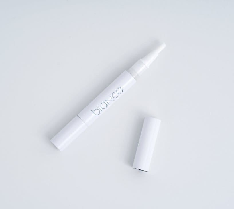 Before and after teeth whitening results using Bianca Bright whitening pen