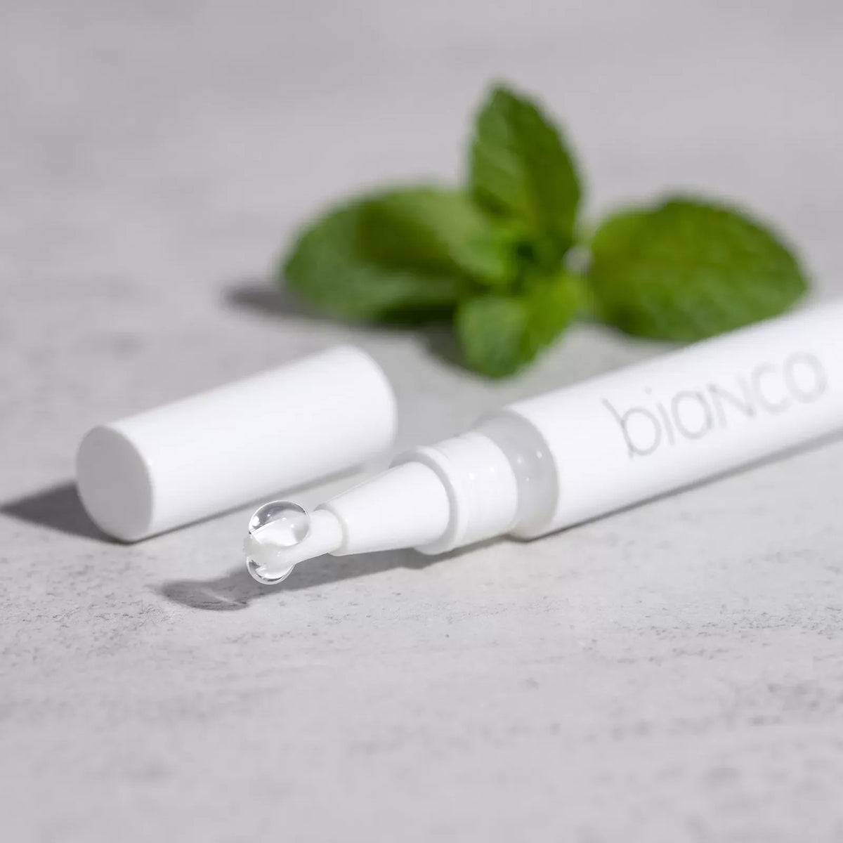 Macro of the Bianca Advanced Whitening Pen applicator tip with a bead of clear gel